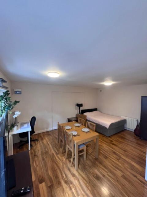 In London Apartment *